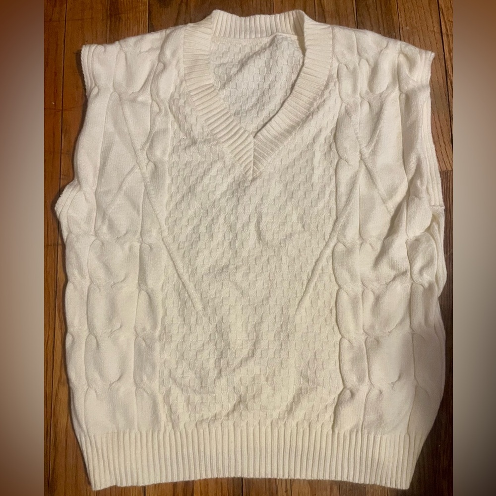 White/Cream Size Large Cable Knit Sweater Vest